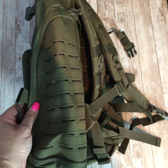 Highland Tactical Roger 2 Dark Green Backpack - Picture 4 of 9